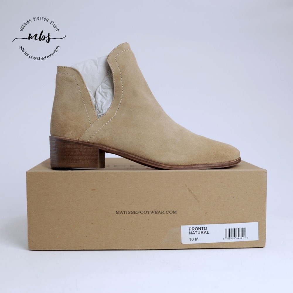 NIB Coconut by Matisse Pronto Leather Split Shaft Bootie Cream Women 10